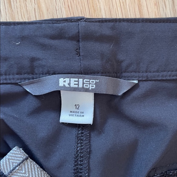 REI Women's Black Bermudas - Picture 2 of 5